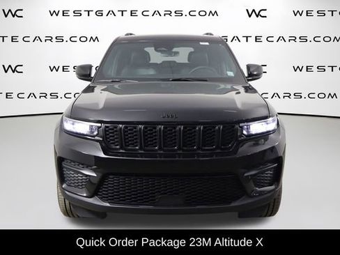 Used 2025 Jeep Grand Cherokee Altitude AWD/4WD image 2