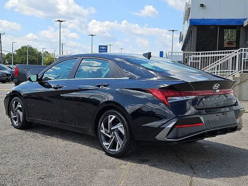 Used 2025 Hyundai Elantra Limited FWD image 6