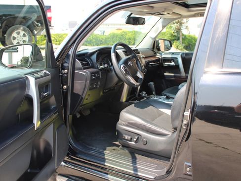 Used 2018 Toyota 4Runner Limited AWD/4WD image 31