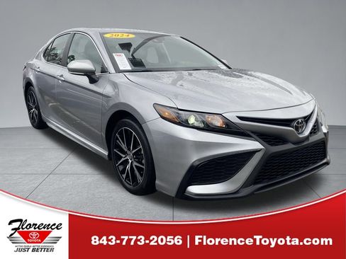 Used 2024 Toyota Camry SE image 1