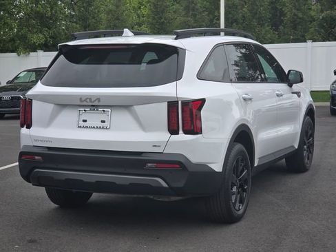 Used 2023 Kia Sorento S w/ Panoramic Sunroof Package AWD/4WD image 5