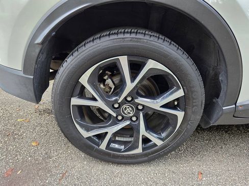 Used 2019 Toyota C-HR XLE FWD image 20
