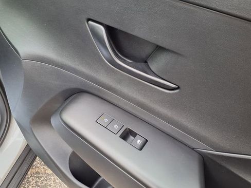 Used 2025 Hyundai Kona SEL FWD image 90