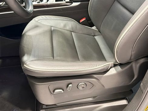 Used 2025 Cadillac Escalade ESV Premium Luxury image 17