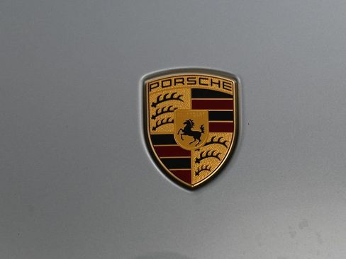 Certified 2025 Porsche Macan AWD/4WD image 33