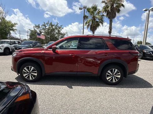 Used 2024 Nissan Pathfinder SL FWD image 7