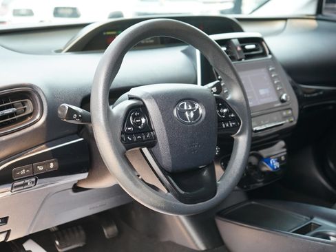 Used 2021 Toyota Prius LE FWD image 11