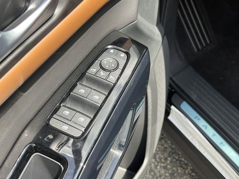 New 2026 Nissan Pathfinder Platinum FWD image 16