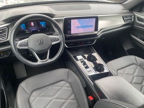 Used 2024 Volkswagen Atlas Cross Sport SE image 30
