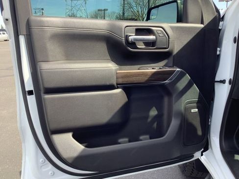 Used 2019 Chevrolet Silverado 1500 LT Trail Boss image 9