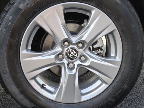 Used 2025 Toyota RAV4 XLE w/ Convenience Package AWD/4WD image 16