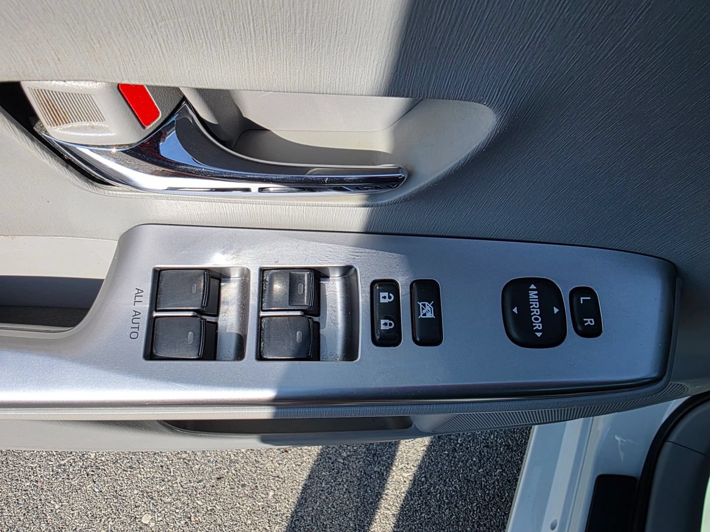 Used 2017 Toyota Prius V Two FWD image 10