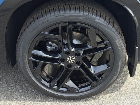 New 2026 Volkswagen Tiguan SE R-Line FWD image 32