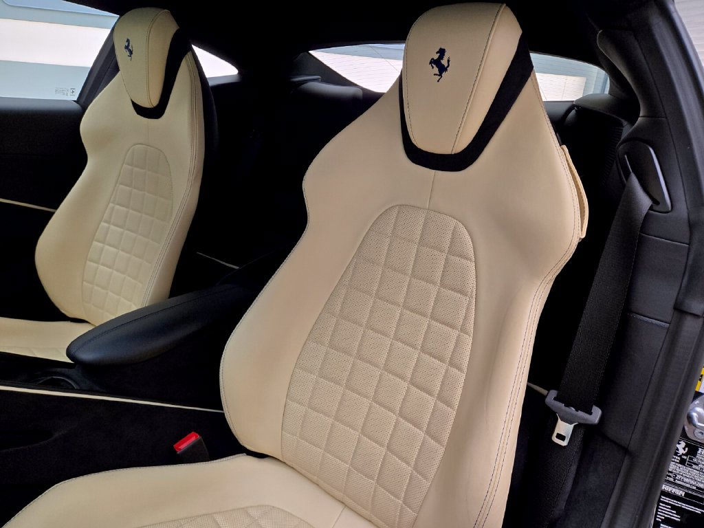 Used 2021 Ferrari Roma RWD image 32
