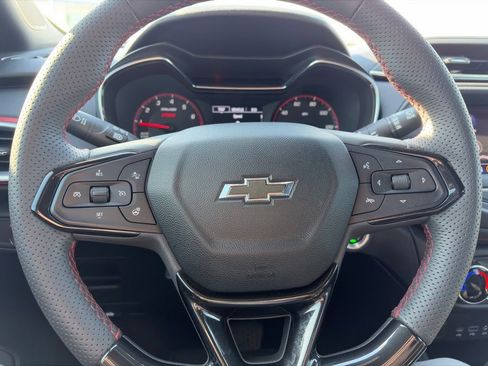 Used 2023 Chevrolet TrailBlazer RS FWD image 17