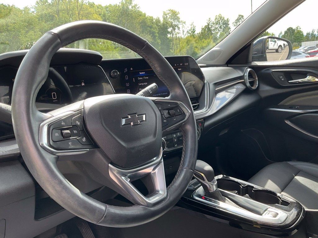 Used 2024 Chevrolet Trax ACTIV w/ Sunroof Package FWD image 16