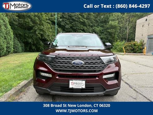 Used 2022 Ford Explorer XLT w/ Equipment Group 202A image 4