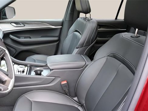 New 2025 Jeep Grand Cherokee Limited image 12