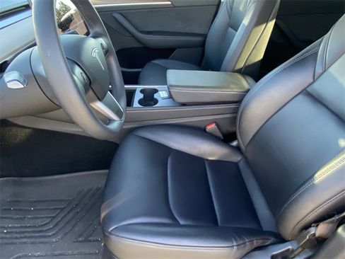 Used 2024 Tesla Model Y 2WD image 6