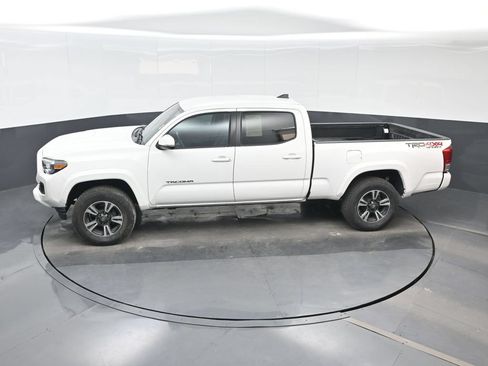 Used 2019 Toyota Tacoma TRD Sport AWD/4WD image 18