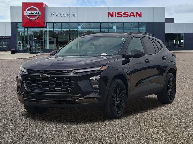 Used 2025 Chevrolet Trax ACTIV w/ Sunroof Package FWD image 3
