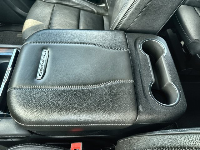 Used 2025 GMC Yukon Denali AWD/4WD image 21