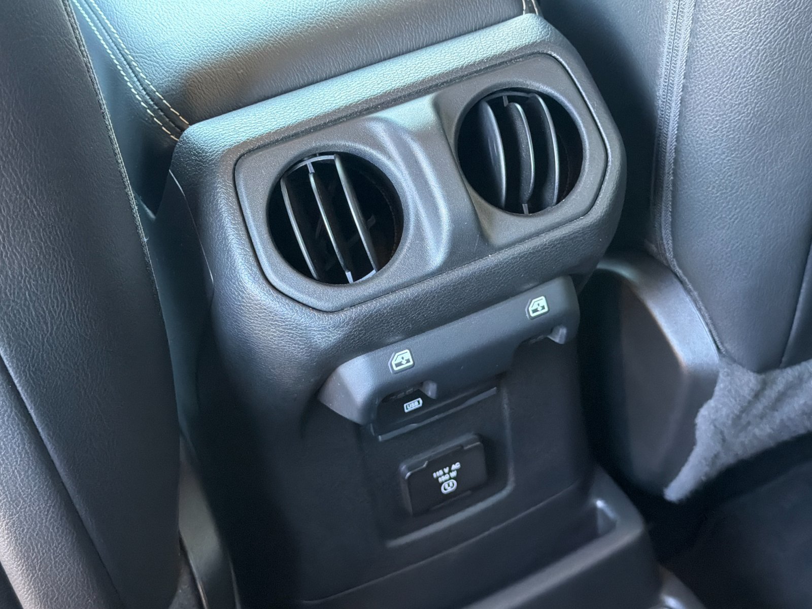Used 2022 Jeep Wrangler Unlimited Sahara AWD/4WD image 35
