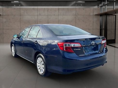 Used 2014 Toyota Camry L image 7