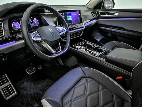 Certified 2025 Volkswagen Atlas Peak Edition SE image 10