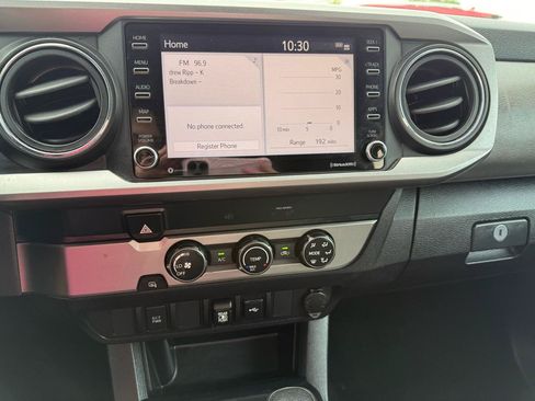 Used 2020 Toyota Tacoma SR5 RWD image 27