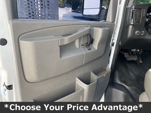 Used 2016 GMC Savana 3500 image 33