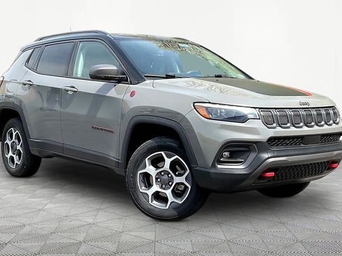 Used 2022 Jeep Compass Trailhawk w/ Trailhawk Elite Group AWD/4WD image 3
