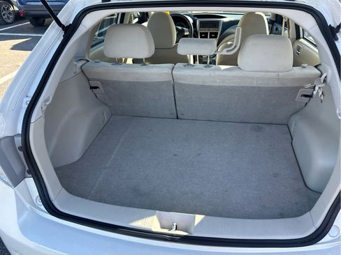 Used 2010 Subaru Impreza 2.5i Premium image 9