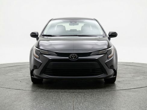 Used 2025 Toyota Corolla LE FWD image 2