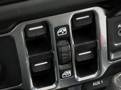 Used 2025 Jeep Wrangler Unlimited Rubicon image 28