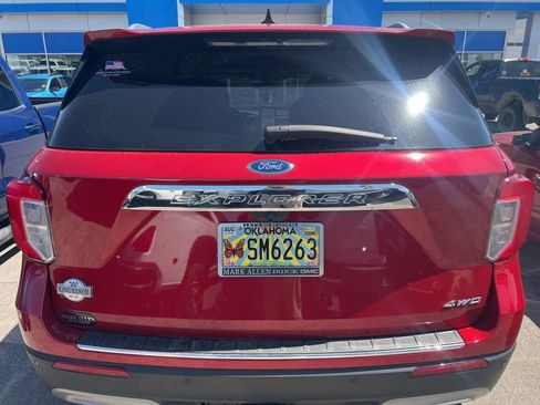 Used 2021 Ford Explorer King Ranch w/ Premium Technology Package image 8