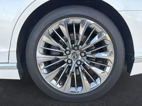 Used 2021 Lexus LS 500 w/ Accessory Package (Z2) RWD image 31