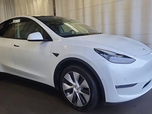 Used 2022 Tesla Model Y Long Range AWD/4WD image 1