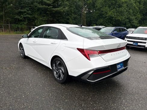 Certified 2025 Hyundai Elantra SEL FWD image 4