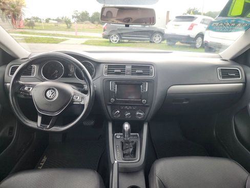 Used 2017 Volkswagen Jetta SE FWD image 24