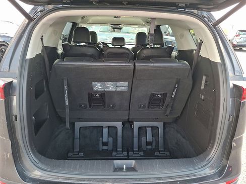 Used 2023 Kia Carnival EX FWD image 28