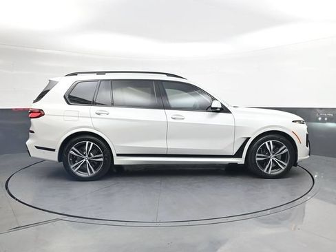 Used 2025 BMW X7 xDrive40i w/ M Sport Package AWD/4WD image 3