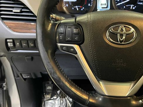 Used 2017 Toyota Sienna Limited Premium image 22