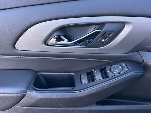 Used 2018 Chevrolet Traverse LT image 14