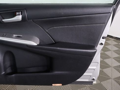 Used 2013 Toyota Camry SE w/ Leather Pkg FWD image 20