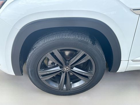 Certified 2021 Volkswagen Atlas Cross Sport SE w/ Panoramic Sunroof Package FWD image 36
