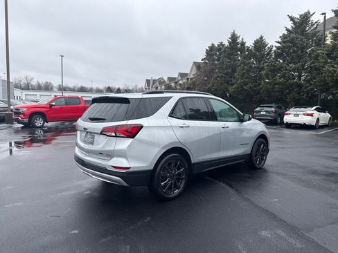 Used 2022 Chevrolet Equinox RS w/ Infotainment Package image 3