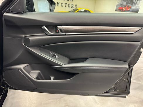 Used 2018 Honda Accord Sport image 31