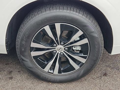 Used 2025 Volvo XC60 B5 Core image 8