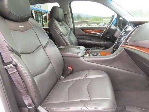 Used 2017 Cadillac Escalade Premium Luxury AWD/4WD image 52